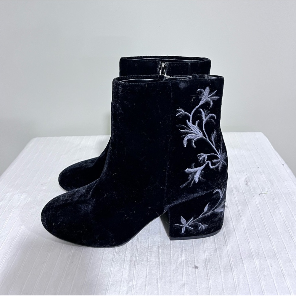Kenneth Cole Black velvet chunky heel bootie
